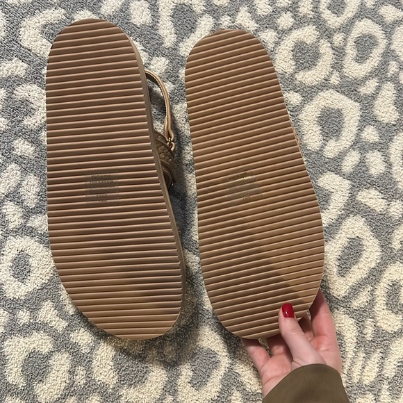 NWOT billini straw sandals - Picture 3 of 3